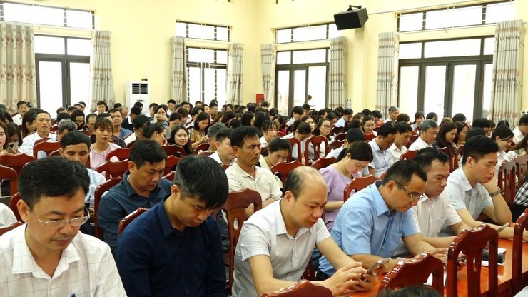 Thanh Oai phát động phong trào Bình dân học vụ số và tập huấn ứng dụng trí tuệ nhân tạo AI trong công tác hành chính và quản lý nhà nước trên địa bàn- Ảnh 5.