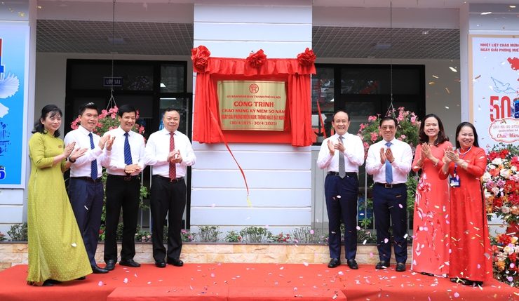 Dong Da District inaugurates cultural, social projects to mark reunification day- Ảnh 2.
