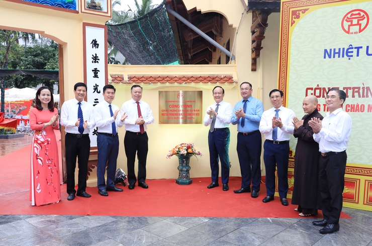 Dong Da District inaugurates cultural, social projects to mark reunification day- Ảnh 3.