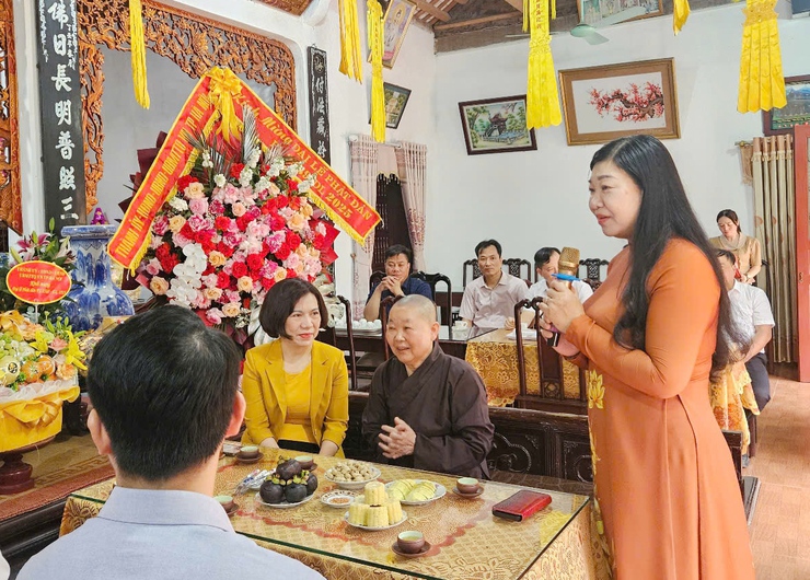 Chủ tịch Ủy ban MTTQ Việt Nam Thành phố chúc mừng Phân ban Ni giới Hà Nội nhân Đại lễ Phật đản- Ảnh 1.