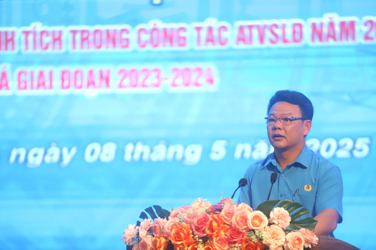 Huyện Ứng Hòa phát động Tháng Công nhân và Tháng hành động về ATVSLĐ năm 2025- Ảnh 1.