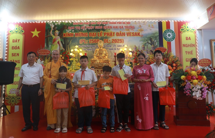Giáo hội Phật giáo quận Hai Bà Trưng tổ chức đại lễ Phật đản Phật lịch 2569- Ảnh 5.