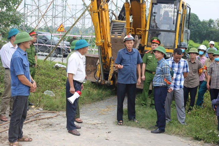 Phú Xuyên tổ chức cưỡng chế, bảo vệ thi công dự án đường dây 500/220kV trọng điểm quốc gia- Ảnh 1.