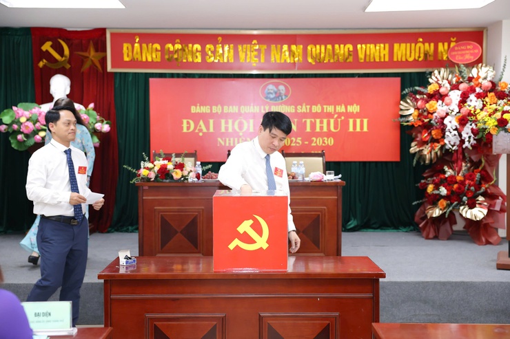 Đảng bộ Ban Quản lý đường sắt đô thị Hà Nội tổ chức thành công Đại hội lần thứ III, nhiệm kỳ 2025 - 2030- Ảnh 2.