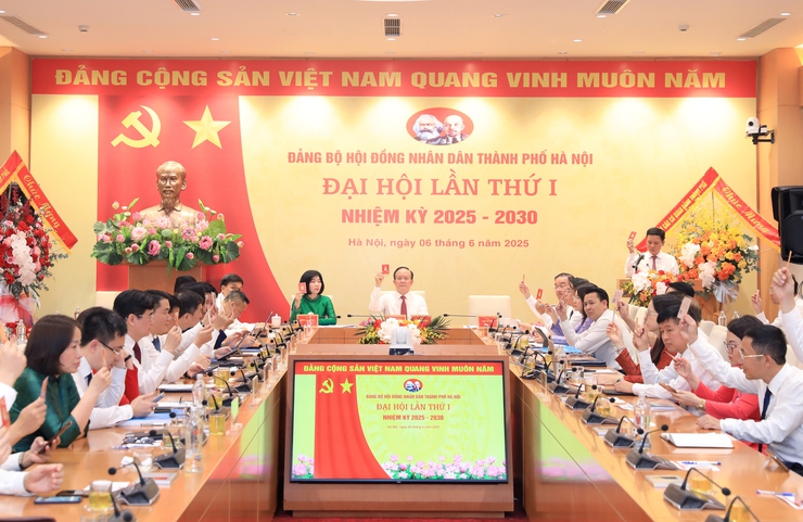 Hanoi People's Council Party Committee focuses on renewal, quality to meet new challenges- Ảnh 1.