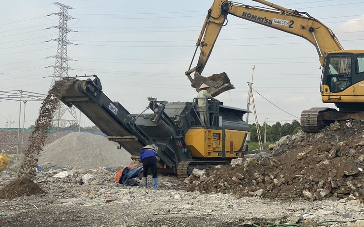 Hanoi approves master plan for construction waste management until 2030- Ảnh 1.