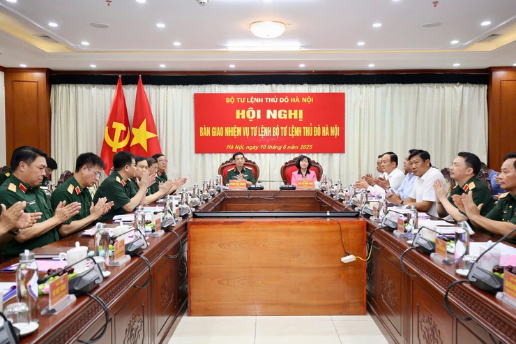 Thiếu tướng Đào Văn Nhận được giao nhiệm vụ Tư lệnh Bộ Tư lệnh Thủ đô Hà Nội- Ảnh 1.