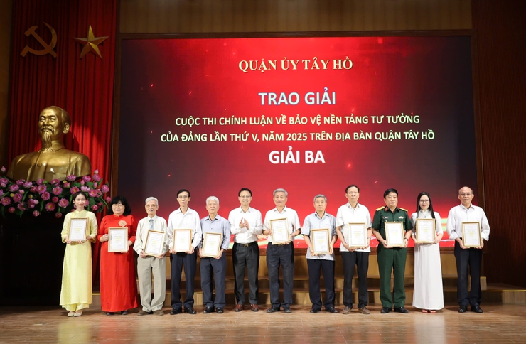 Tây Hồ tổng kết Cuộc thi chính luận bảo vệ nền tảng tư tưởng của Đảng lần thứ 5 năm 2025- Ảnh 3.