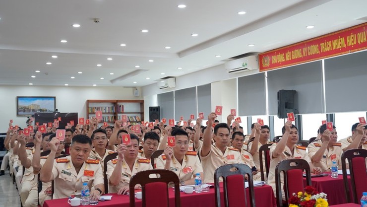 Đại tá Phạm Trung Hiếu tiếp tục giữ chức vụ Bí thư Đảng ủy Phòng Cảnh sát phòng cháy, chữa cháy và cứu nạn, cứu hộ Hà Nội- Ảnh 2.
