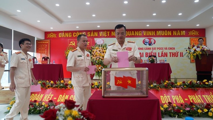 Đại tá Phạm Trung Hiếu tiếp tục giữ chức vụ Bí thư Đảng ủy Phòng Cảnh sát phòng cháy, chữa cháy và cứu nạn, cứu hộ Hà Nội- Ảnh 3.