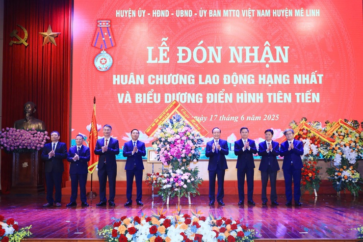 Huyện Mê Linh vinh dự đón nhận Huân chương Lao động hạng Nhất- Ảnh 2.