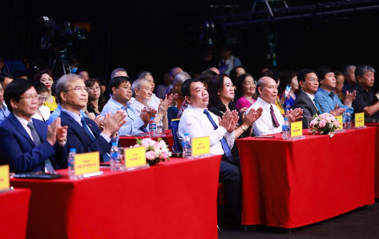 Vinh danh 30 tác phẩm xuất sắc viết về nghề báo và người làm báo- Ảnh 1.