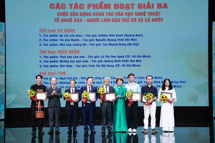 Vinh danh 30 tác phẩm xuất sắc viết về nghề báo và người làm báo- Ảnh 4.