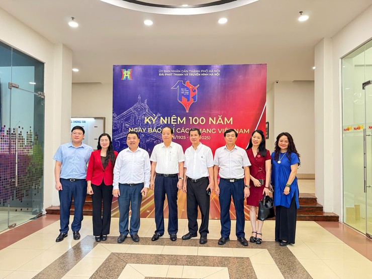 Trưởng ban Tuyên giáo và Dân vận Thành ủy Hà Nội chúc mừng các cơ quan báo chí- Ảnh 3.