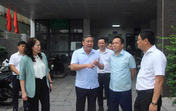 Phó Chủ tịch Thường trực UBND Thành phố Lê Hồng Sơn làm việc với quận Ba Đình về công tác sắp xếp đơn vị hành chính cấp xã- Ảnh 2.