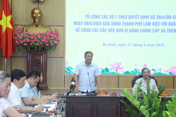 Phó Chủ tịch Thường trực UBND Thành phố Lê Hồng Sơn làm việc với quận Ba Đình về công tác sắp xếp đơn vị hành chính cấp xã- Ảnh 4.