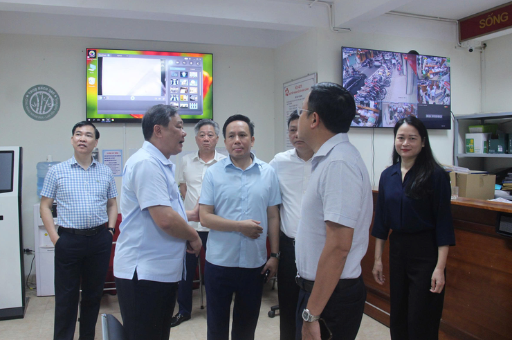 Phó Chủ tịch Thường trực UBND Thành phố Lê Hồng Sơn làm việc với quận Ba Đình về công tác sắp xếp đơn vị hành chính cấp xã- Ảnh 1.