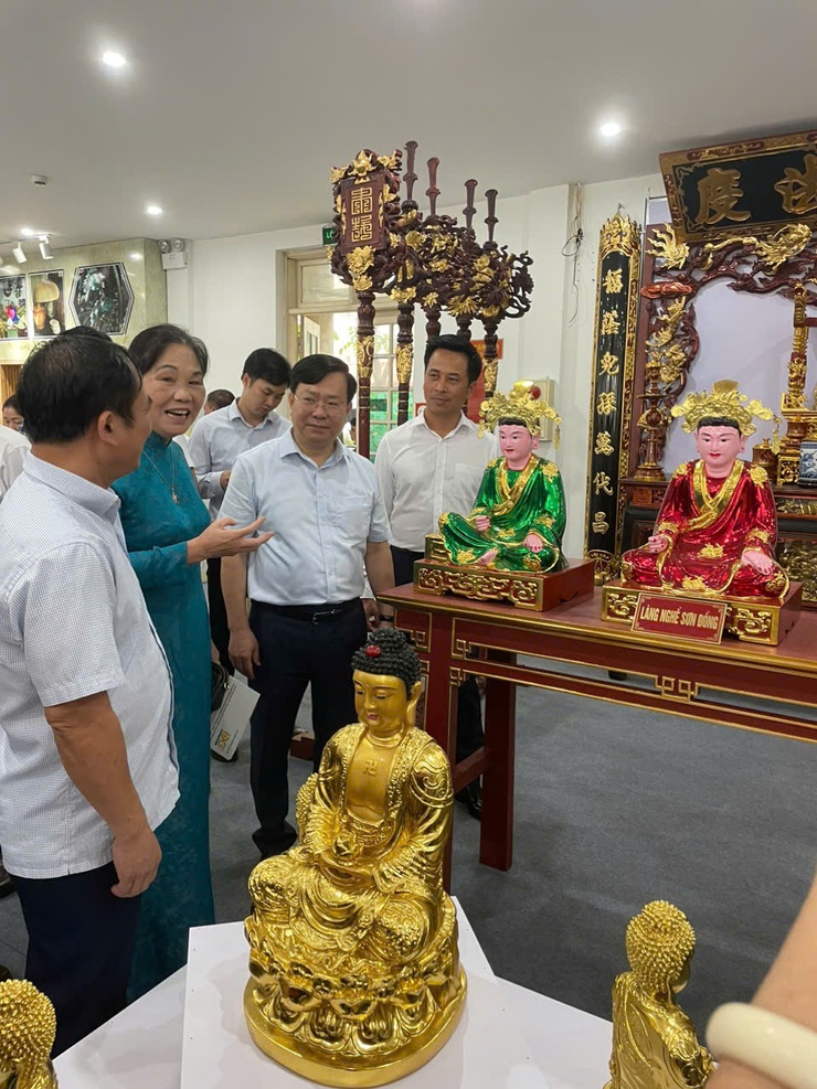 Khai mạc Triển lãm chuyên đề ngành gốm sứ-sơn son thếp vàng năm 2025- Ảnh 5.