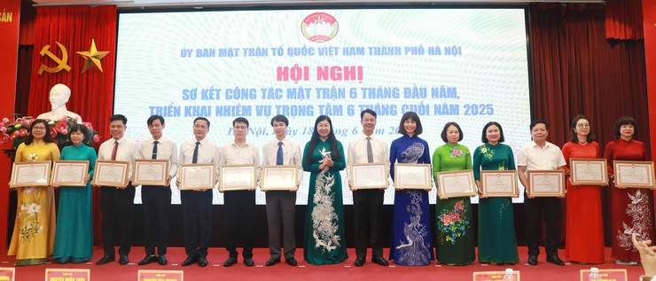 Mặt trận Thành phố đón nhận Huân chương Lao động hạng Ba, tri ân đội ngũ cán bộ Mặt trận cơ sở- Ảnh 8.