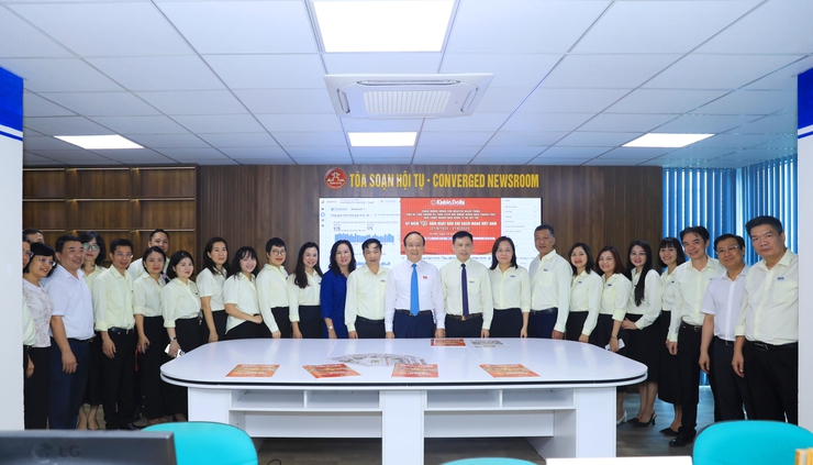 Chủ tịch HĐND Thành phố Nguyễn Ngọc Tuấn thăm, chúc mừng Báo Kinh tế & Đô thị nhân kỷ niệm 100 năm Ngày Báo chí cách mạng Việt Nam- Ảnh 3.