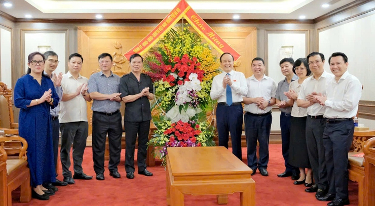 Chủ tịch HĐND Thành phố Nguyễn Ngọc Tuấn thăm, chúc mừng một số cơ quan nhân kỷ niệm 100 năm Ngày Báo chí Cách mạng Việt Nam- Ảnh 1.