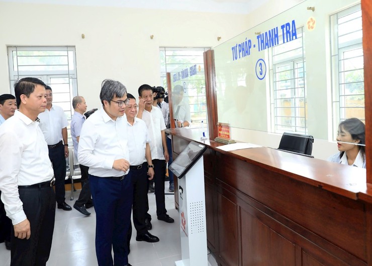HÀ NỘI: CHUYỂN GIAO TÀI LIỆU TẠI CÁC XÃ, PHƯỜNG SẴN SÀNG CHO MÔ HÌNH HOẠT ĐỘNG MỚI- Ảnh 1.