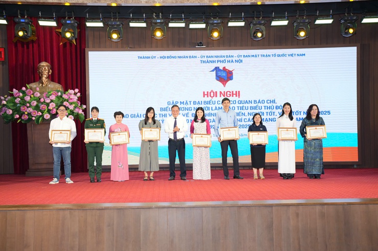 Hà Nội luôn tạo mọi điều kiện thuận lợi để báo chí tác nghiệp và hoạt động- Ảnh 9.