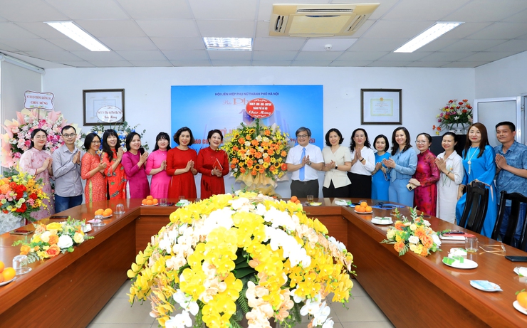 Phó Chủ tịch UBND Thành phố Trương Việt Dũng thăm, chúc mừng một số cơ quan nhân kỷ niệm 100 năm ngày 21/6- Ảnh 4.