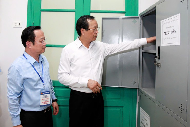Bộ Giáo dục và Đào tạo làm việc với Hà Nội về công tác chuẩn bị tổ chức kỳ thi tốt nghiệp THPT năm 2025- Ảnh 2.