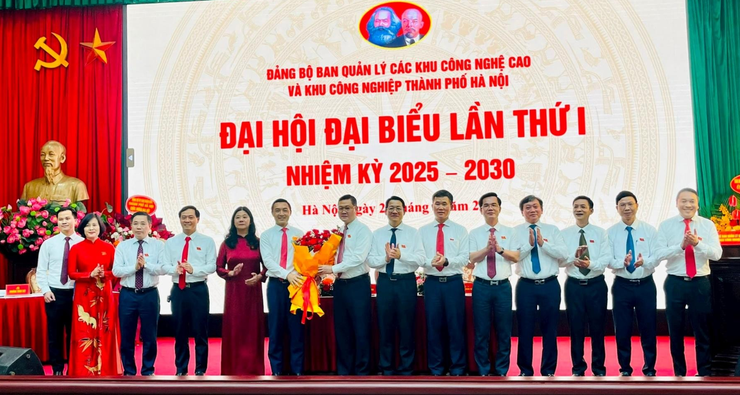 Đồng chí Vũ Xuân Hùng là Bí thư Đảng ủy Ban Quản lý các khu công nghệ cao và khu công nghiệp Hà Nội- Ảnh 3.