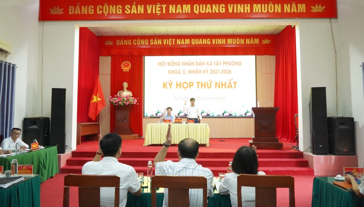 Xã Tây Phương vận hành thử nghiệm kỳ họp thứ nhất HĐND xã Tây phương khóa I, nhiệm kỳ 2021-2026- Ảnh 1.
