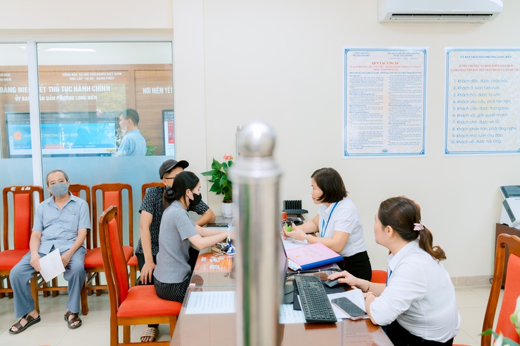 Phó Chủ tịch UBND Thành phố Vũ Thu Hà kiểm tra thực tế các phường mới sau sắp xếp của quận Long Biên- Ảnh 9.