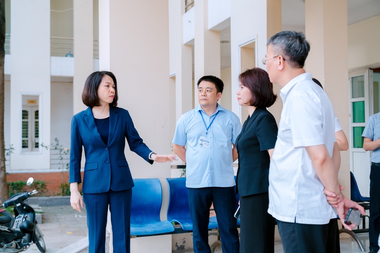 Phó Chủ tịch UBND Thành phố Vũ Thu Hà kiểm tra thực tế các phường mới sau sắp xếp của quận Long Biên- Ảnh 8.