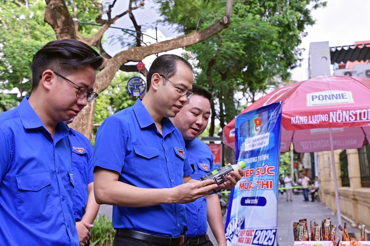 Hơn 8.000 tình nguyện viên Thủ đô tiếp sức kỳ thi tốt nghiệp THPT- Ảnh 1.