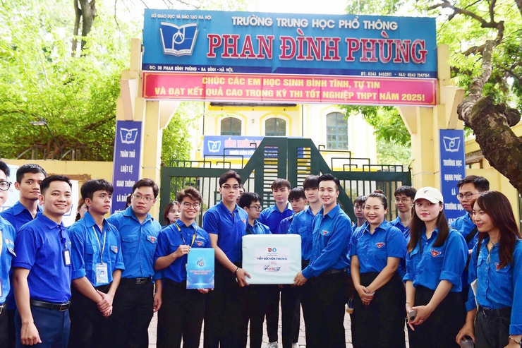 Hơn 8.000 tình nguyện viên Thủ đô tiếp sức kỳ thi tốt nghiệp THPT- Ảnh 4.