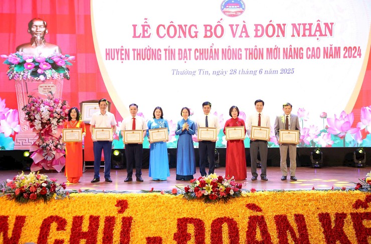 Huyện Thường Tín đón nhận danh hiệu Huyện đạt chuẩn nông thôn mới nâng cao- Ảnh 6.