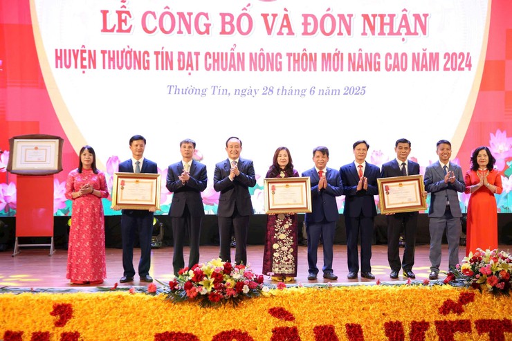 Huyện Thường Tín đón nhận danh hiệu Huyện đạt chuẩn nông thôn mới nâng cao- Ảnh 4.