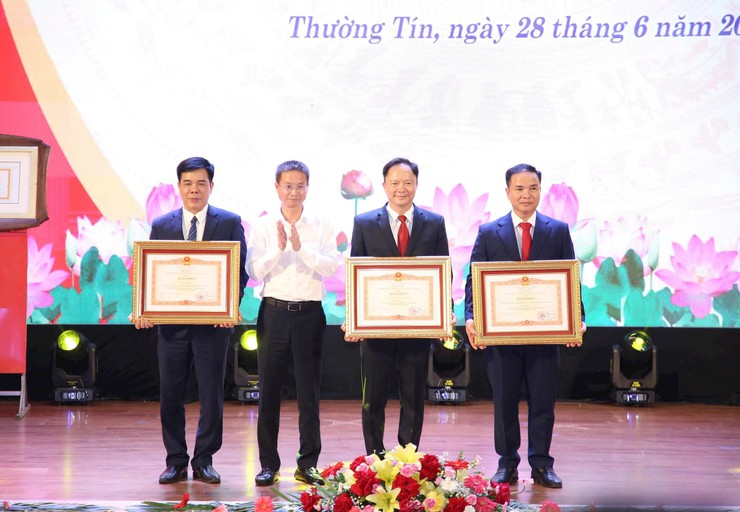 Huyện Thường Tín đón nhận danh hiệu Huyện đạt chuẩn nông thôn mới nâng cao- Ảnh 5.