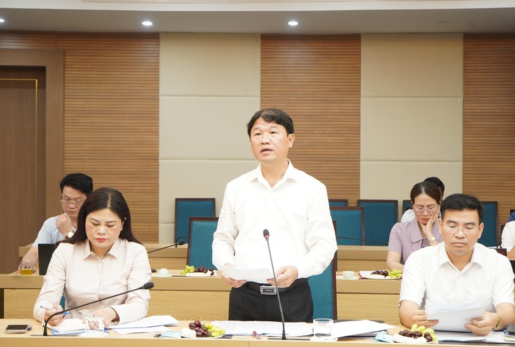 Hanoi deputy chairwoman works with Gia Lam District on commune-level administrative reorganization- Ảnh 2.