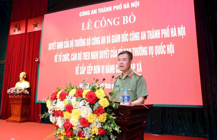 Hà Nội công bố cán bộ tại Công an 126 xã, phường- Ảnh 7.