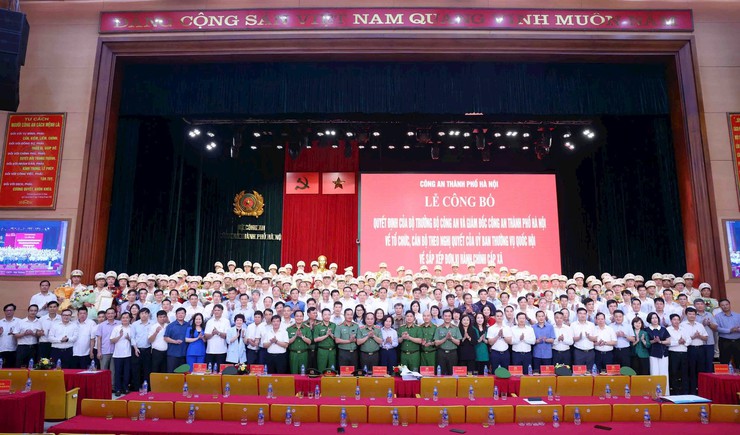 Hà Nội công bố cán bộ tại Công an 126 xã, phường- Ảnh 8.