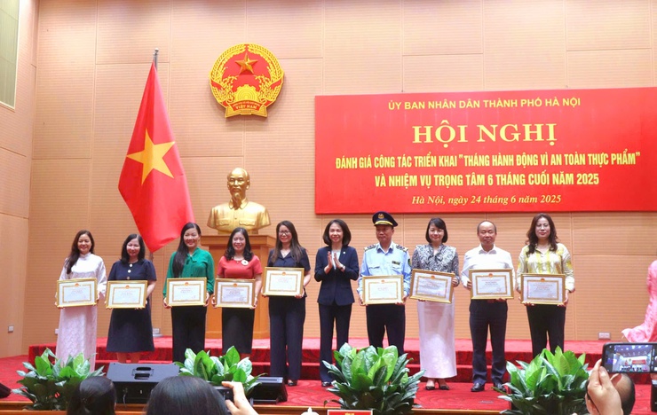 Hanoi reports major results during 2025 action month for food safety- Ảnh 1.