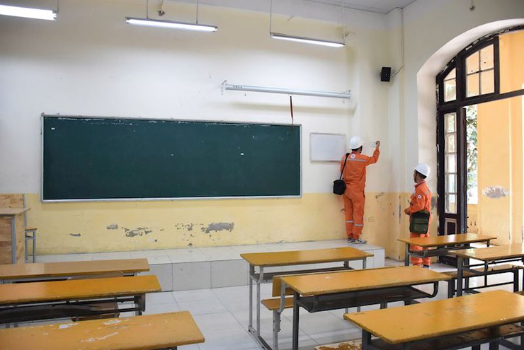 EVNHANOI đảm bảo điện phục vụ kỳ thi tốt nghiệp trung học phổ thông và kỳ thi tuyển sinh vào lớp 10- Ảnh 1.