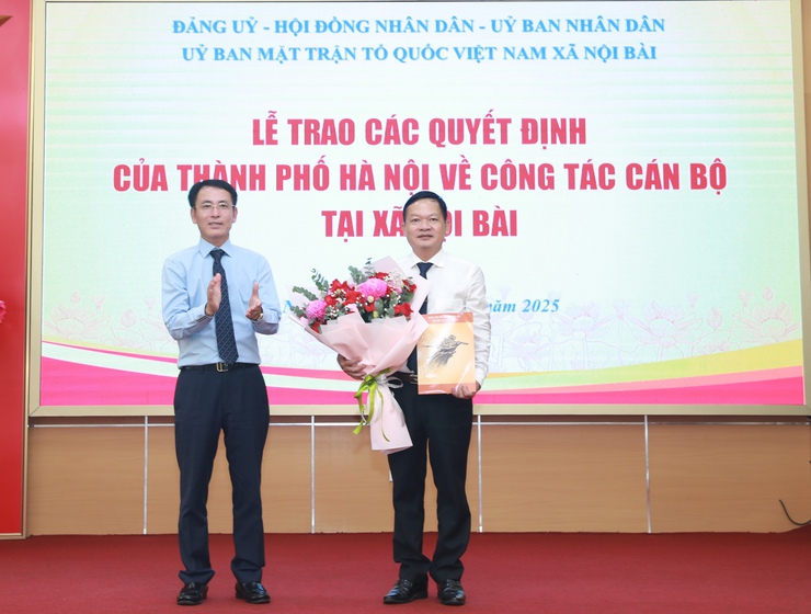 Phó Chủ tịch UBND Thành phố Nguyễn Trọng Đông trao Quyết định tại 3 xã: Sóc Sơn, Nội Bài, Kim Anh- Ảnh 4.