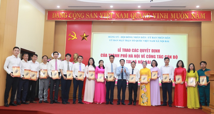 Phó Chủ tịch UBND Thành phố Nguyễn Trọng Đông trao Quyết định tại 3 xã: Sóc Sơn, Nội Bài, Kim Anh- Ảnh 5.