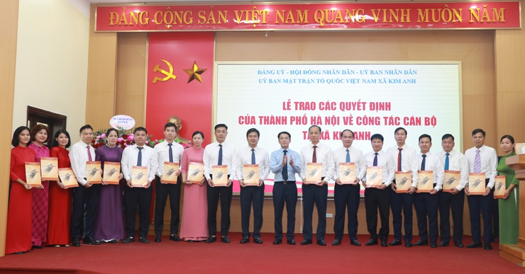 Phó Chủ tịch UBND Thành phố Nguyễn Trọng Đông trao Quyết định tại 3 xã: Sóc Sơn, Nội Bài, Kim Anh- Ảnh 7.