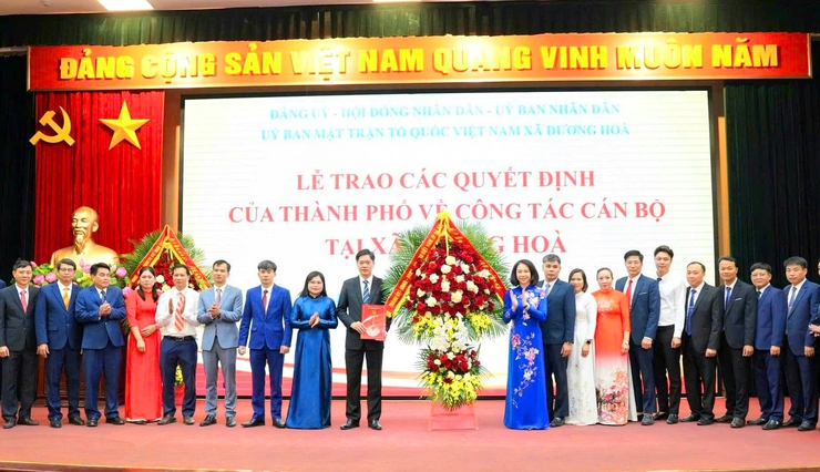 Phó Chủ tịch UBND Thành phố Vũ Thu Hà trao quyết định về công tác cán bộ tại các xã: Hoài Đức, Dương Hòa, An Khánh, Sơn Đồng- Ảnh 2.