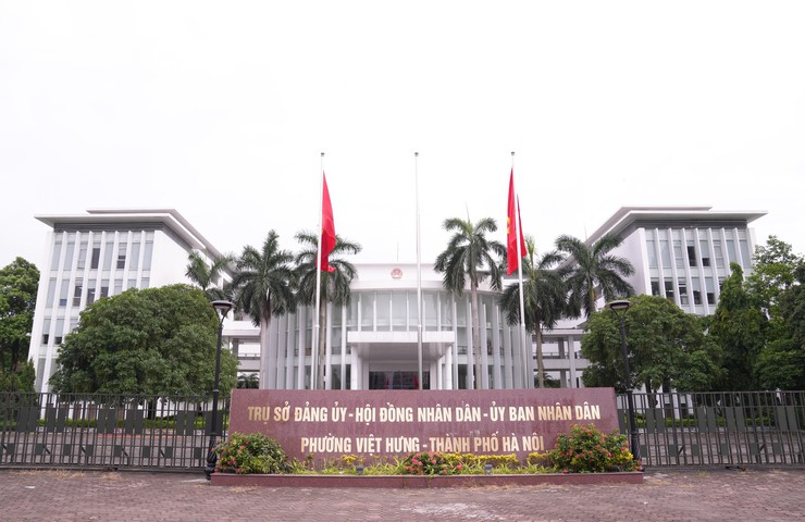 Đồng chí Hoàng Trọng Quyết trao các quyết định về công tác cán bộ tại phường Việt Hưng (mới)- Ảnh 5.