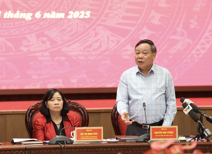 Đổi mới trong xây dựng Văn kiện Đại hội Đảng bộ Thành phố: Thu hút được người dân tham gia xây dựng, phát triển Thủ đô- Ảnh 4.