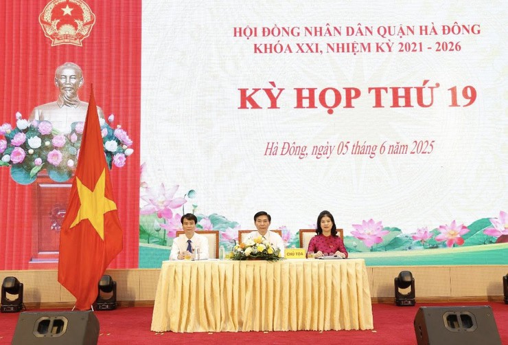 HĐND quận Hà Đông tổ chức thành công kỳ họp giữa năm 2025- Ảnh 2.